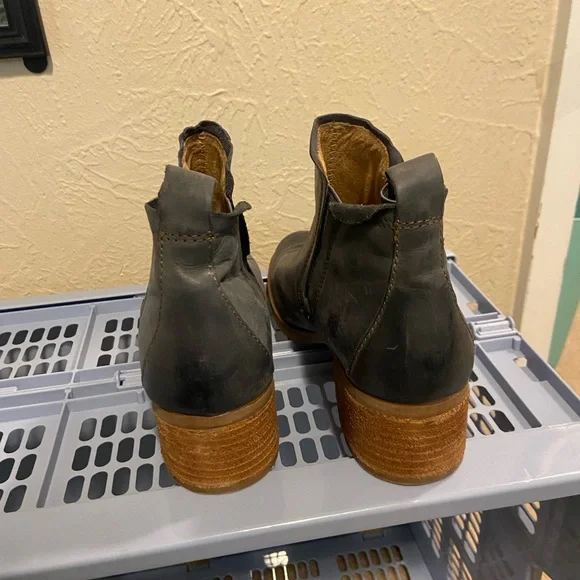 Korks Tea Stretch Ankle Bootie (Women), size 8 - Picture 3 of 8